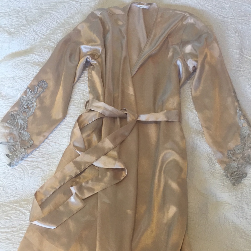 Flora Silky Lace detailed Robe